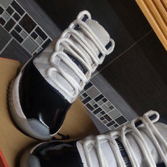 Jordan 11 Concord Size 9.5 HMU - Picture 2 of 5